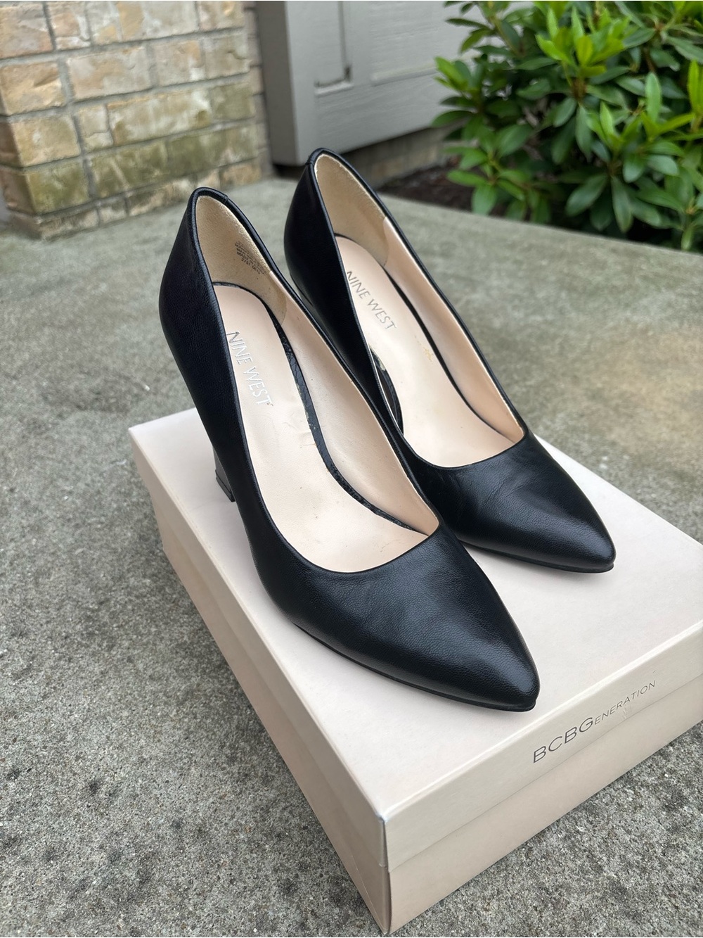 Nine West Black Pointed Toe Block Heel Leather Pumps GUC